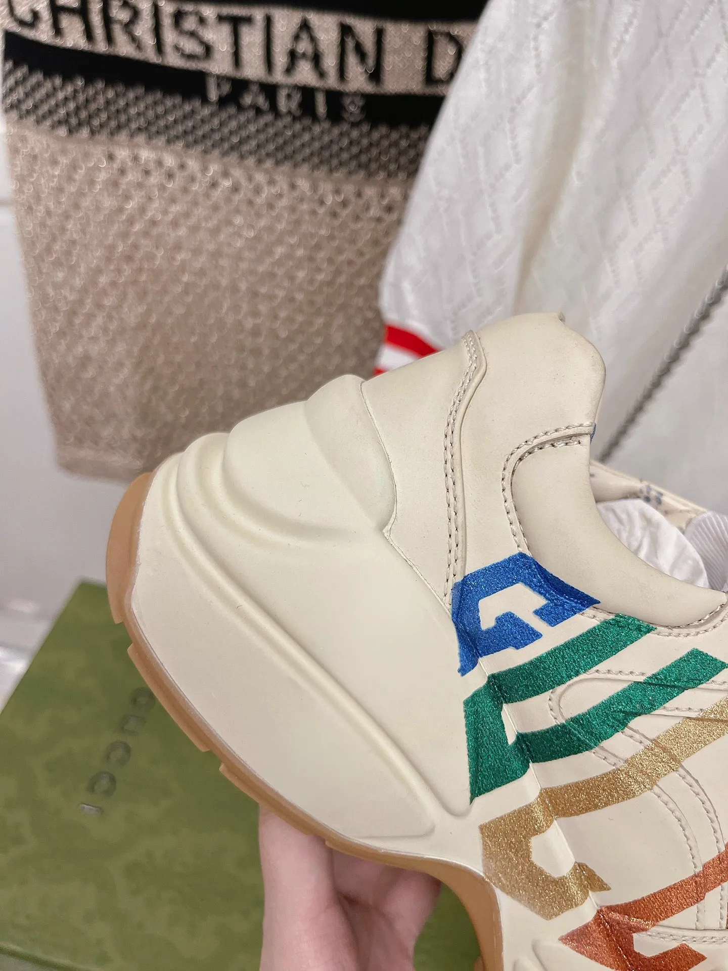 👟👟Ex-factory price 480👟👟 Women's clothing, upgraded version 👟👟Ex-factory price 40👟👟Ex-factory price 4👟👟Ex-factory price 4Gucci Gucci's top version couples' dad shoes series is new! 🖤 ⚠GG couples' dad shoes have been popular in recent years; new colors are constantly updated; Gucci 👟👟Ex-factory price 40👟👟Ex-factory price 4👟👟Ex-factory price 4 has been updated with new colors. Our home and counters have new products at the same time. This classic dad shoe is a star and internet celebrity Anchors and others are sure to plant grass and call ❤ Classic fashion style, distressed leather surface, 5D drawing printing; mixed surface splicing colors, etc... Original customization (off-white eco-friendly cowhide, first layer of cowhide inside), original outsole... Shiny colorful drawings embellish the sides of the shoe body, old color rubbing, package production technology, 1:1 creation / only to make the best shoes. Size: Women’s 35-45